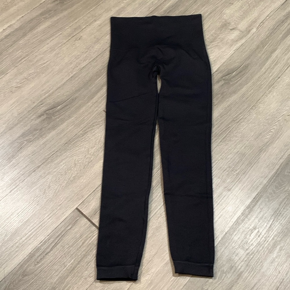 SPANXLook at Me Now Seamless Black Lift Compression Leggings size M‎